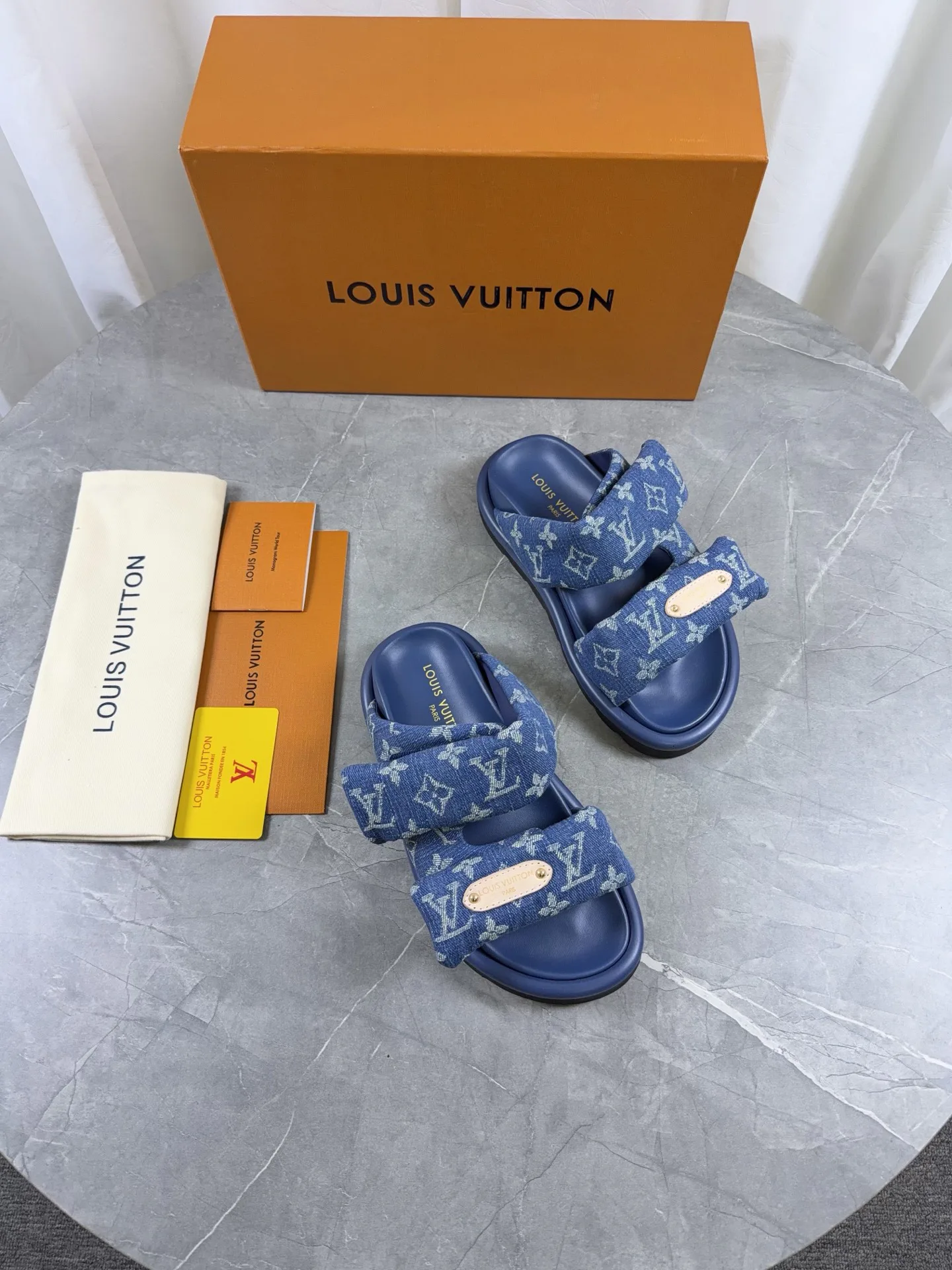 Шлепанцы Женские Louis Vuitton 17968796