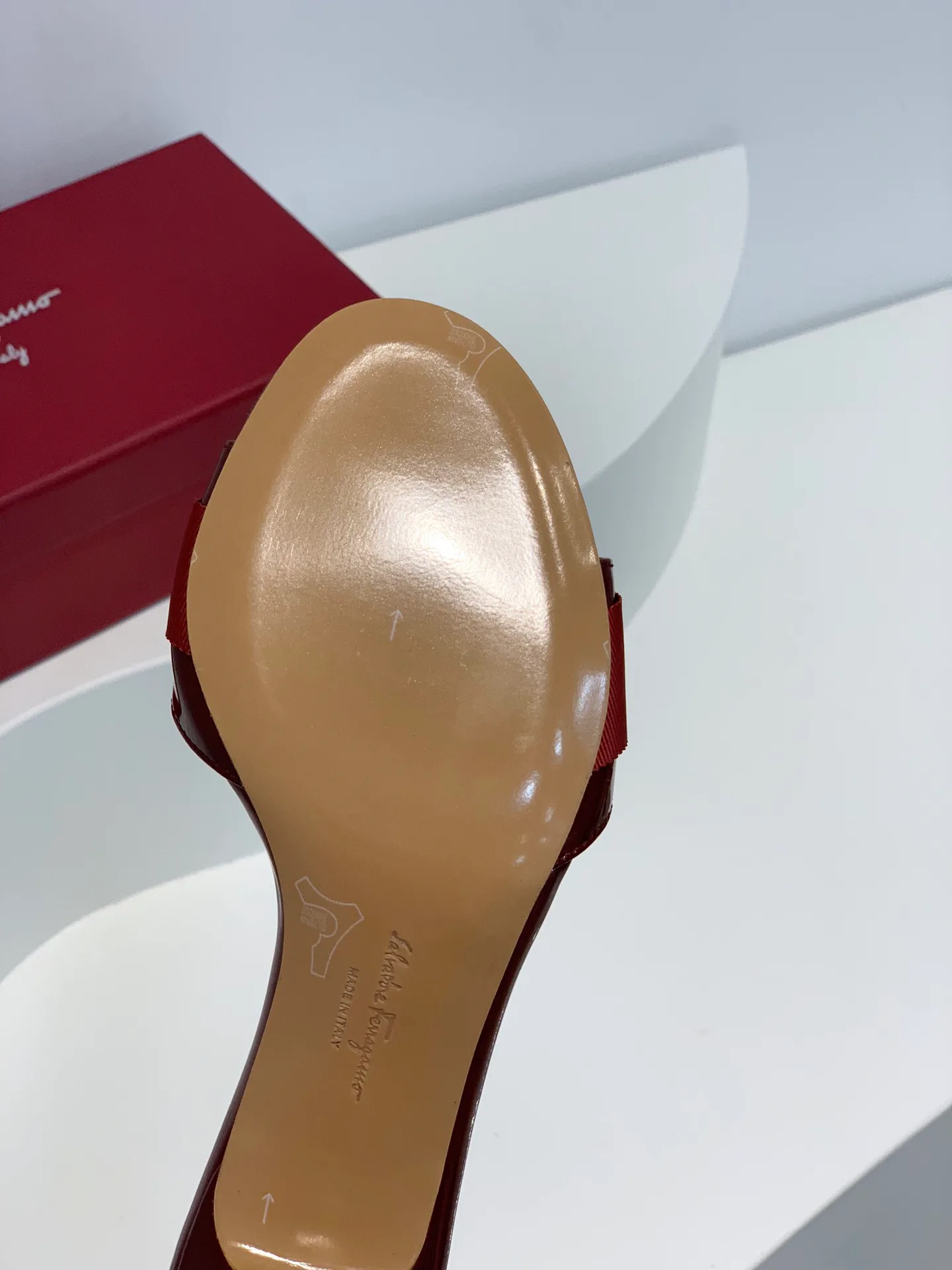 Босоножки Женские Salvatore Ferragamo 17642544
