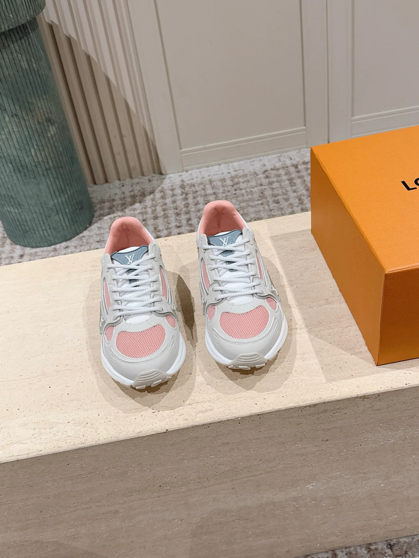 Кроссовки Женские Louis Vuitton 11241500