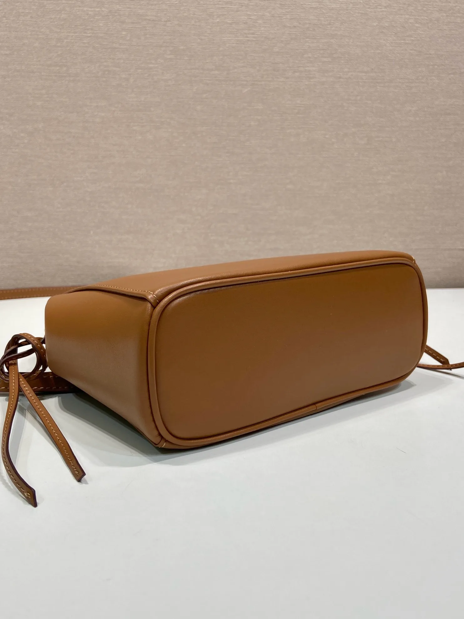 Классические Сумки Женские Prada 11627416