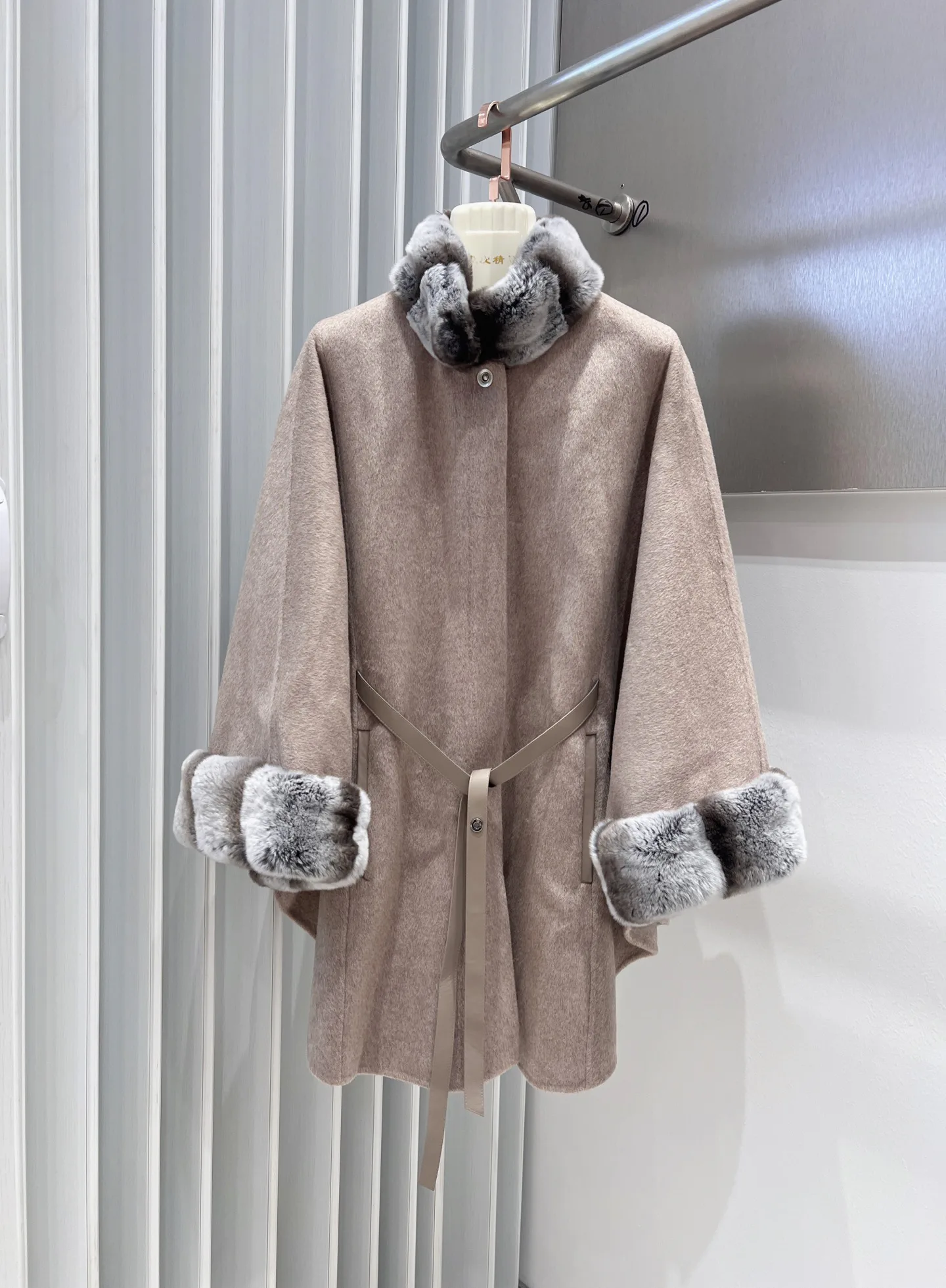 Пальто Женские Loro Piana 19595608