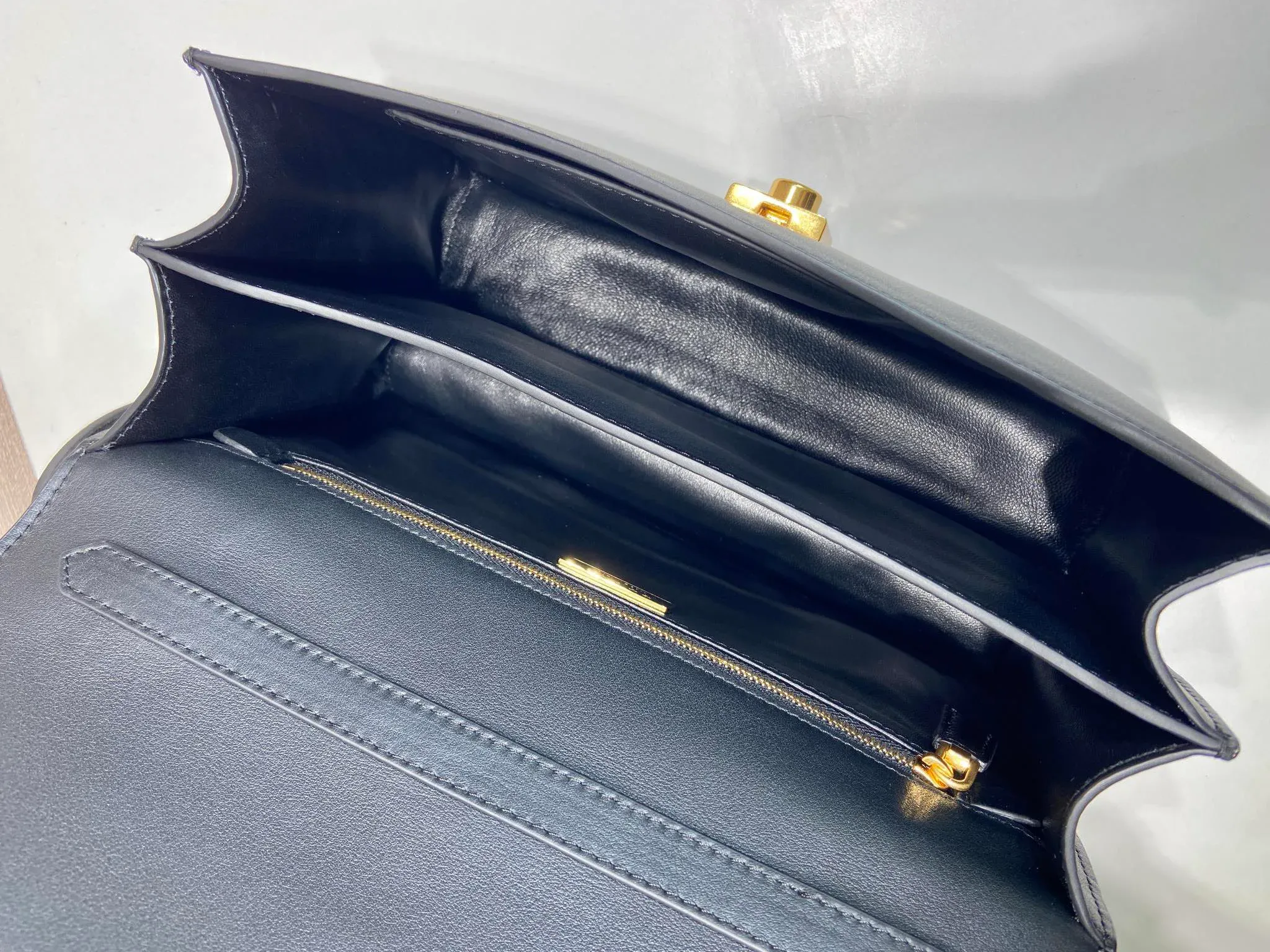 Классические Сумки Женские Prada 21342