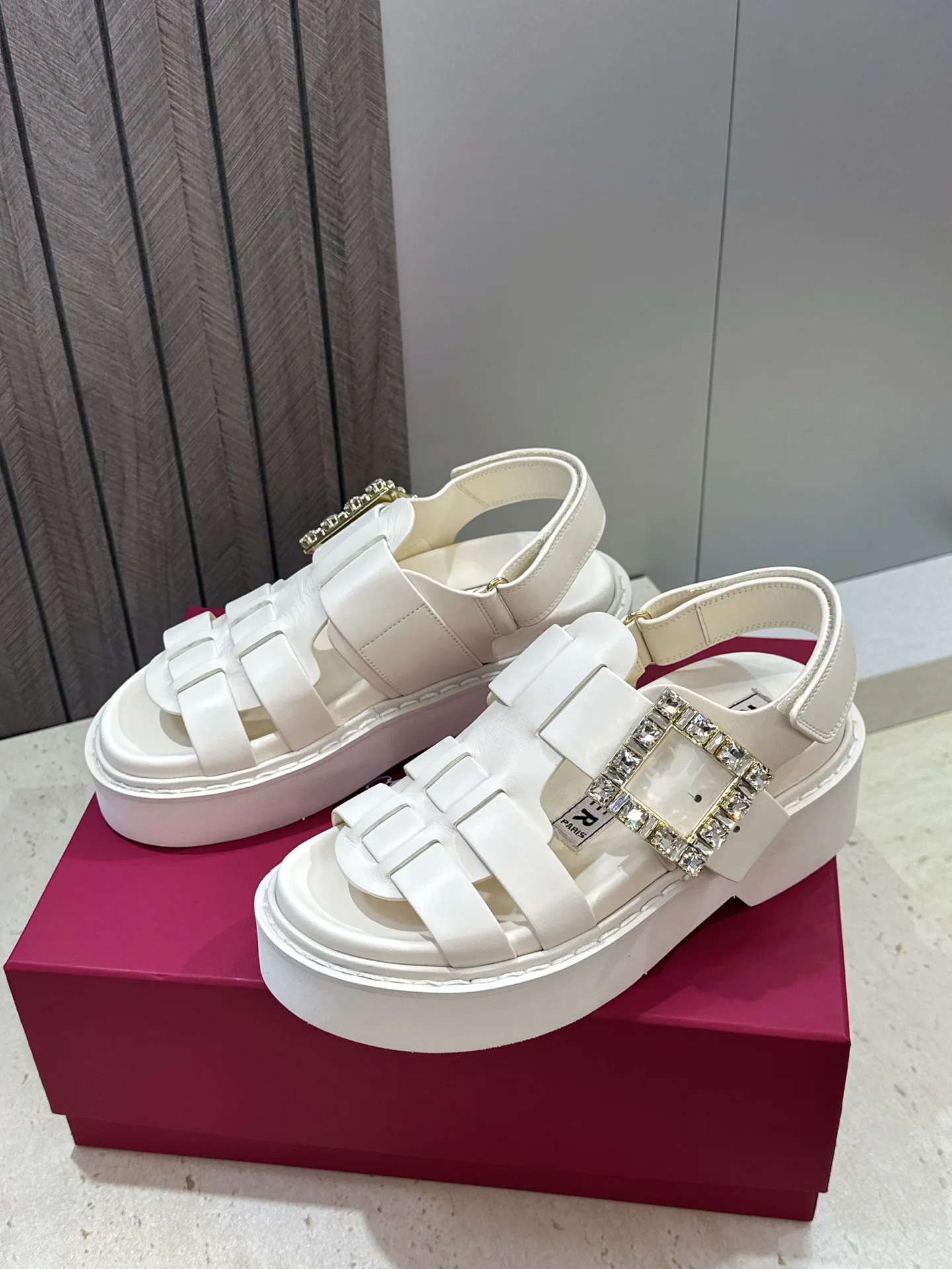 Босоножки Женские Roger Vivier 16910348