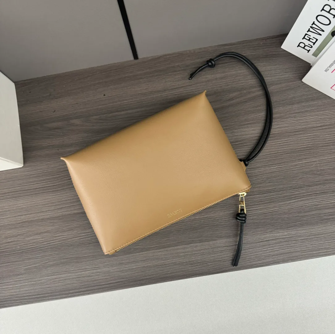 Клатчи Женские Loewe 18116464