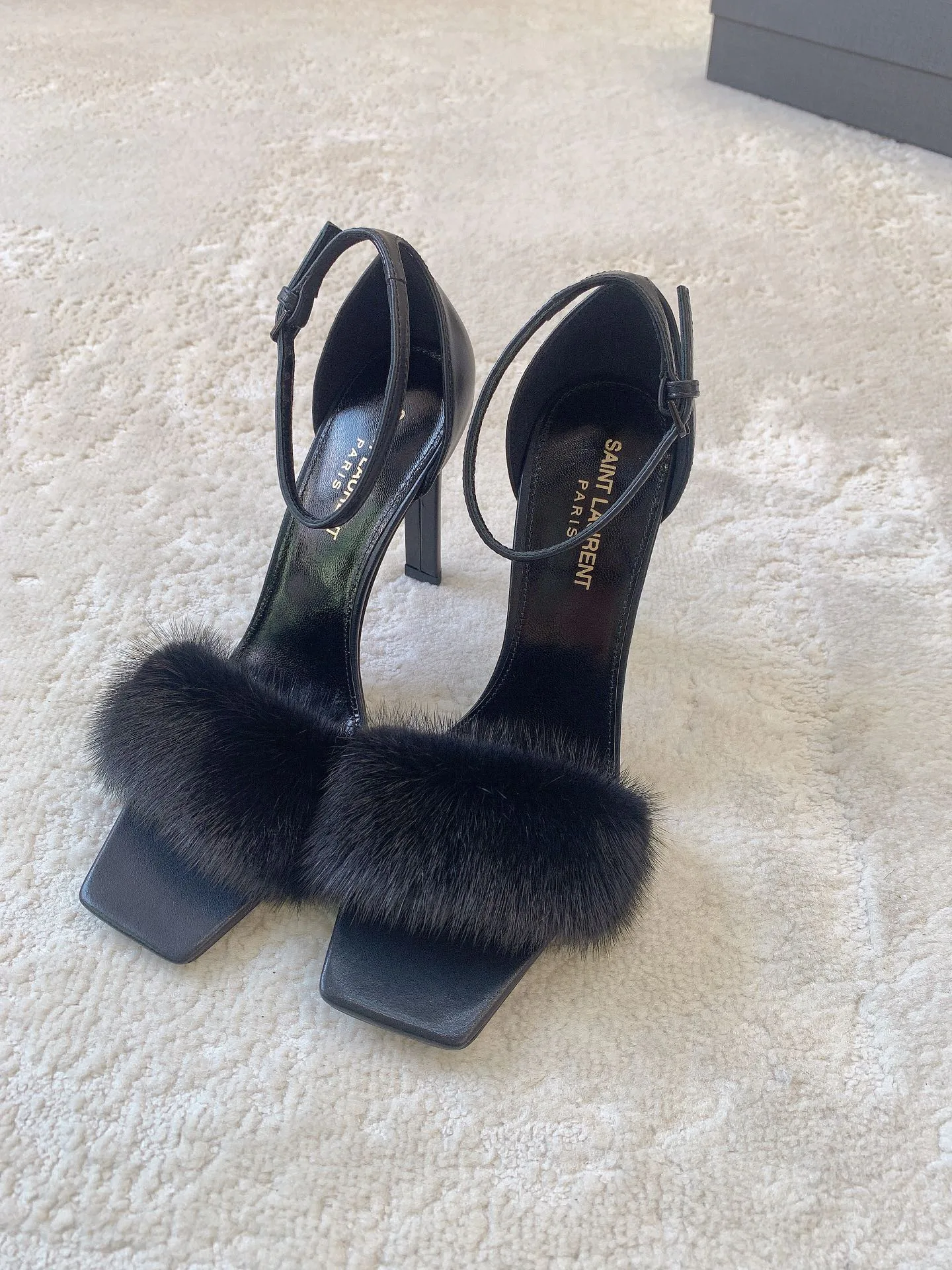 Босоножки Женские Saint Laurent 4560958