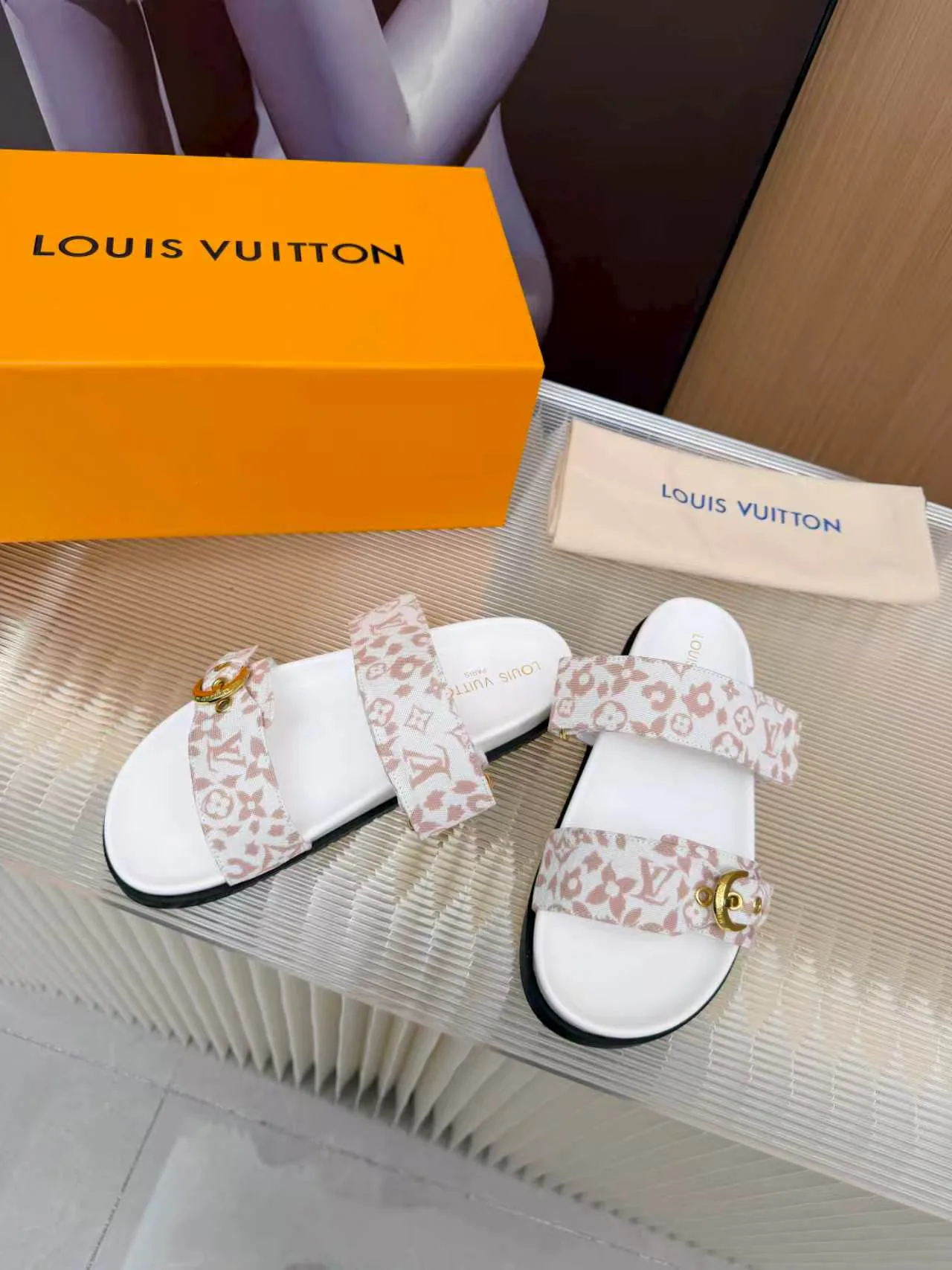 Шлепанцы Женские Louis Vuitton 11633020
