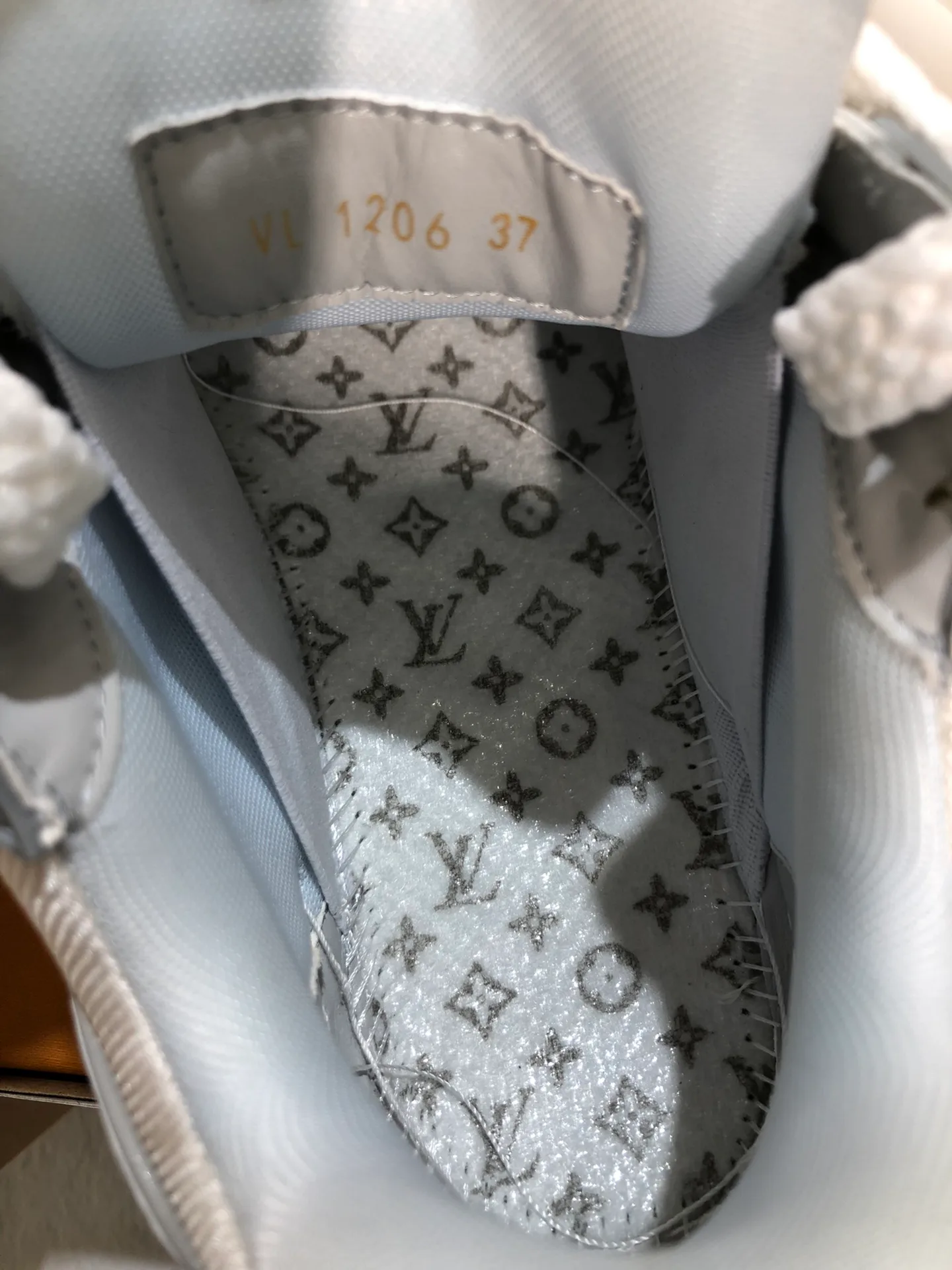 Кроссовки Женские Louis Vuitton 11073661