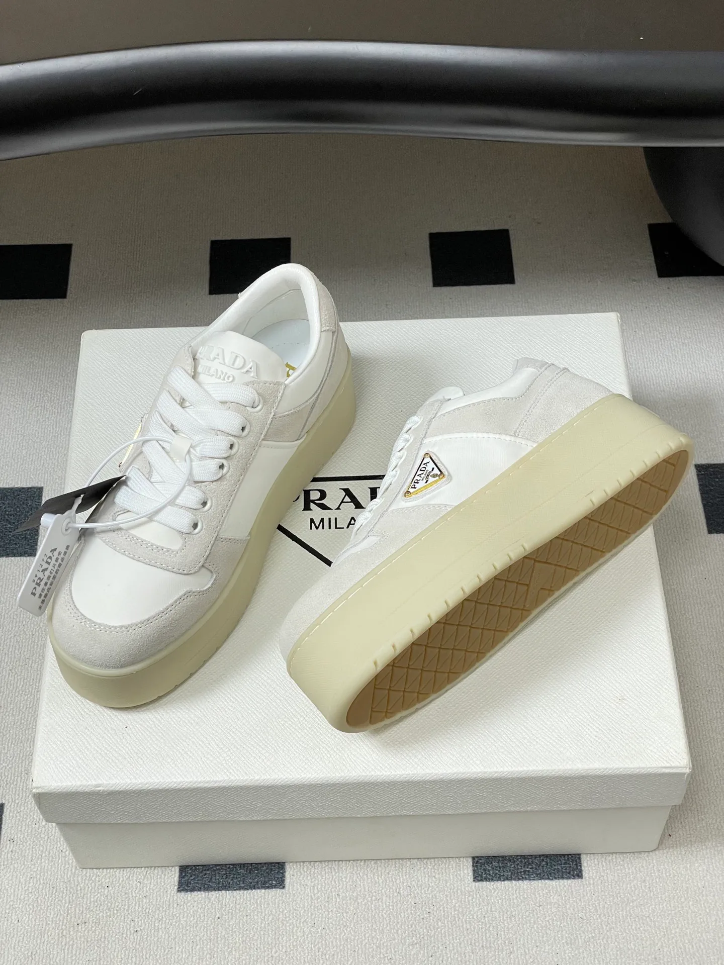 Кроссовки Женские Prada 12810939