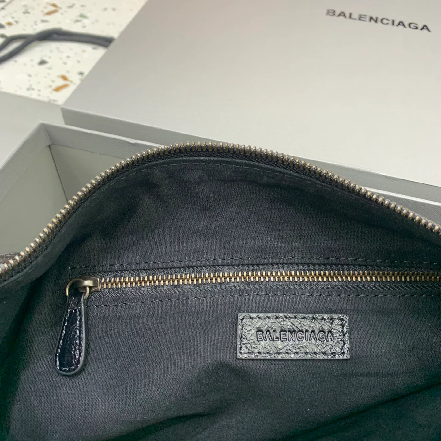 Сумки На Ремне Женские Balenciaga 13240607