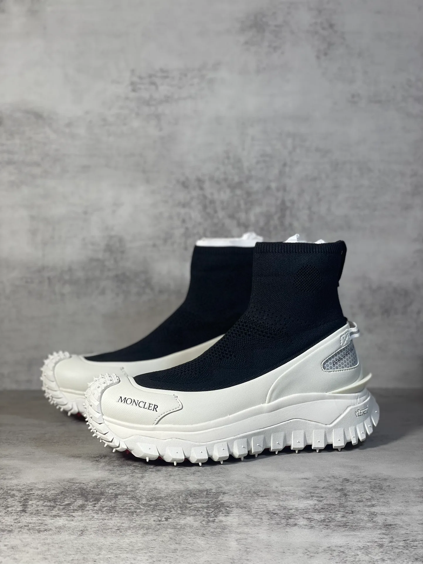 Кроссовки Женские Moncler 18333207
