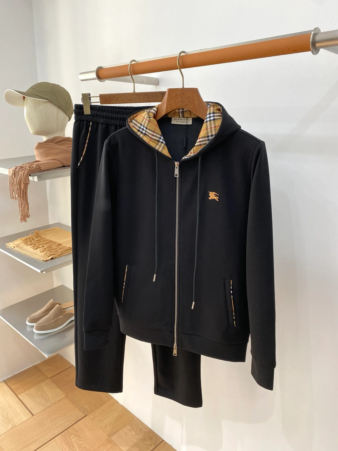 Спортивные Костюмы Женские Burberry 18383630
