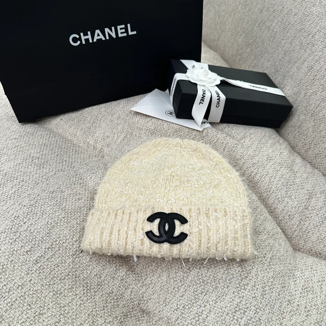 Головные Уборы Chanel 18242780