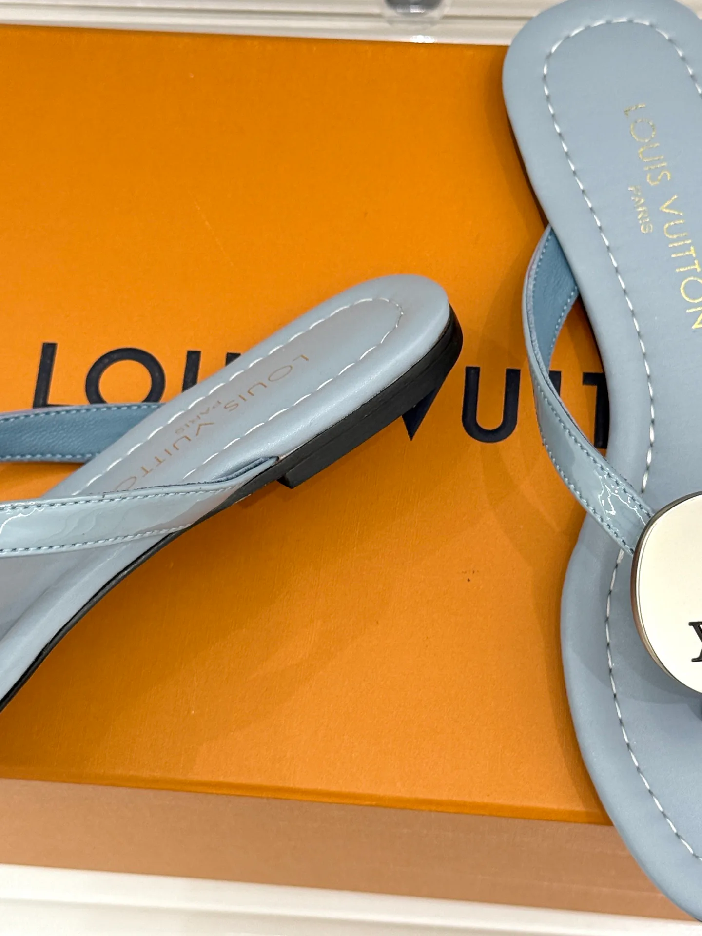 Шлепанцы Женские Louis Vuitton 17596992