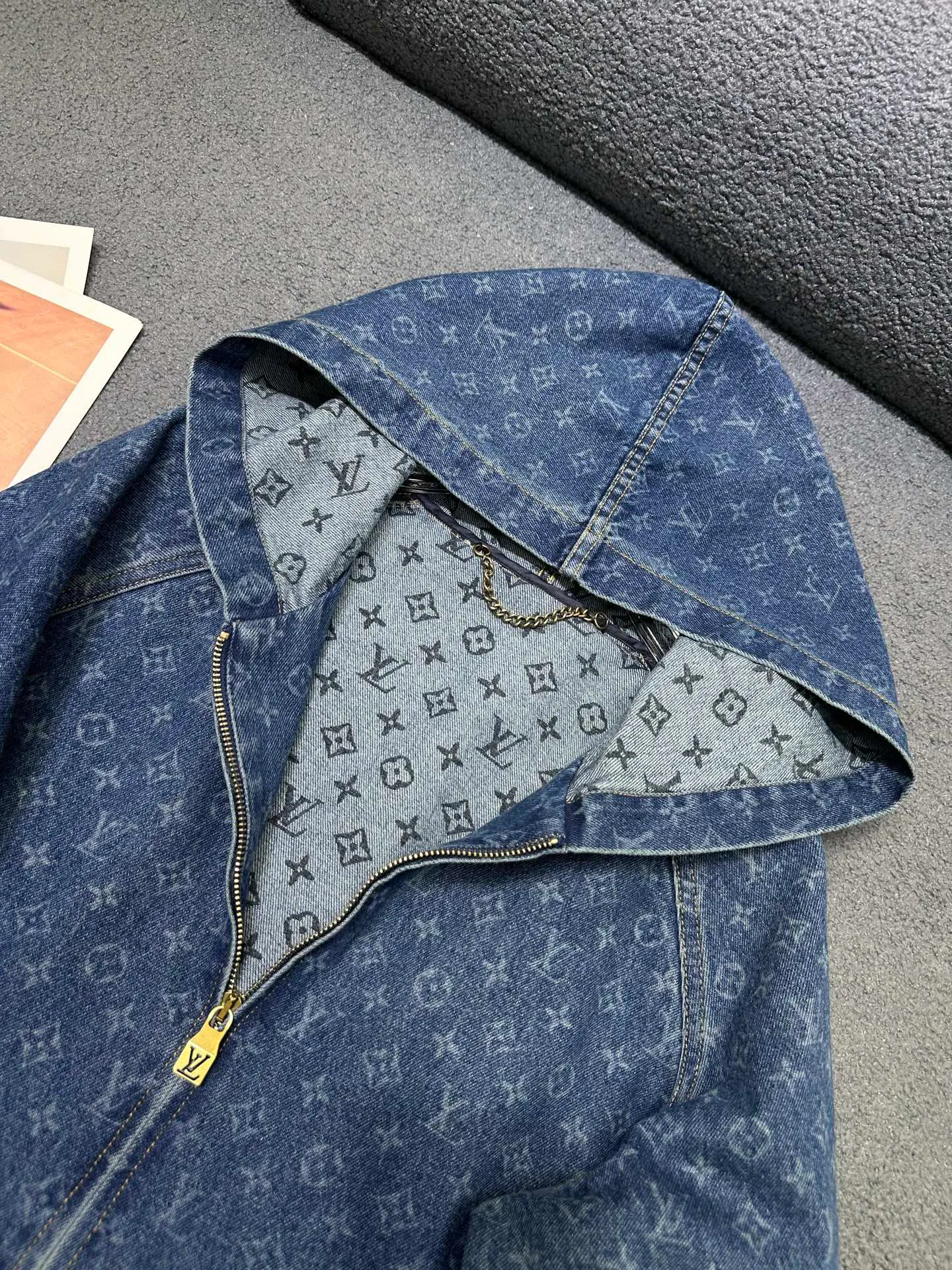 Куртки И Пуховики Женские Louis Vuitton 18483794