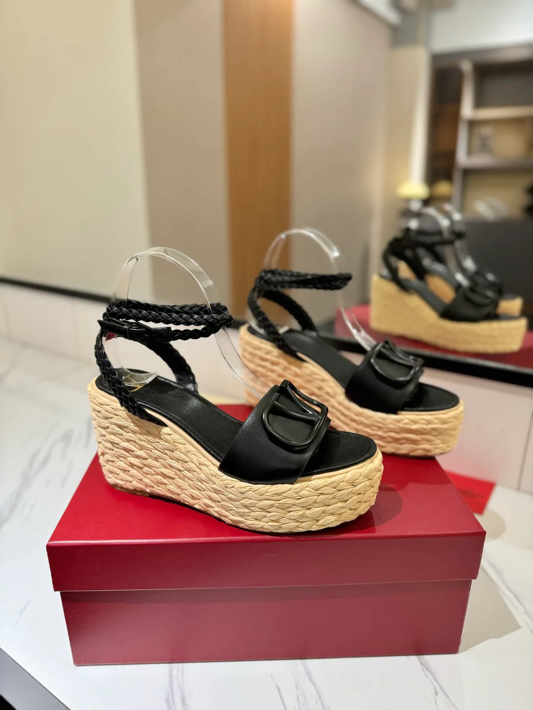 Босоножки Женские Valentino 17946620