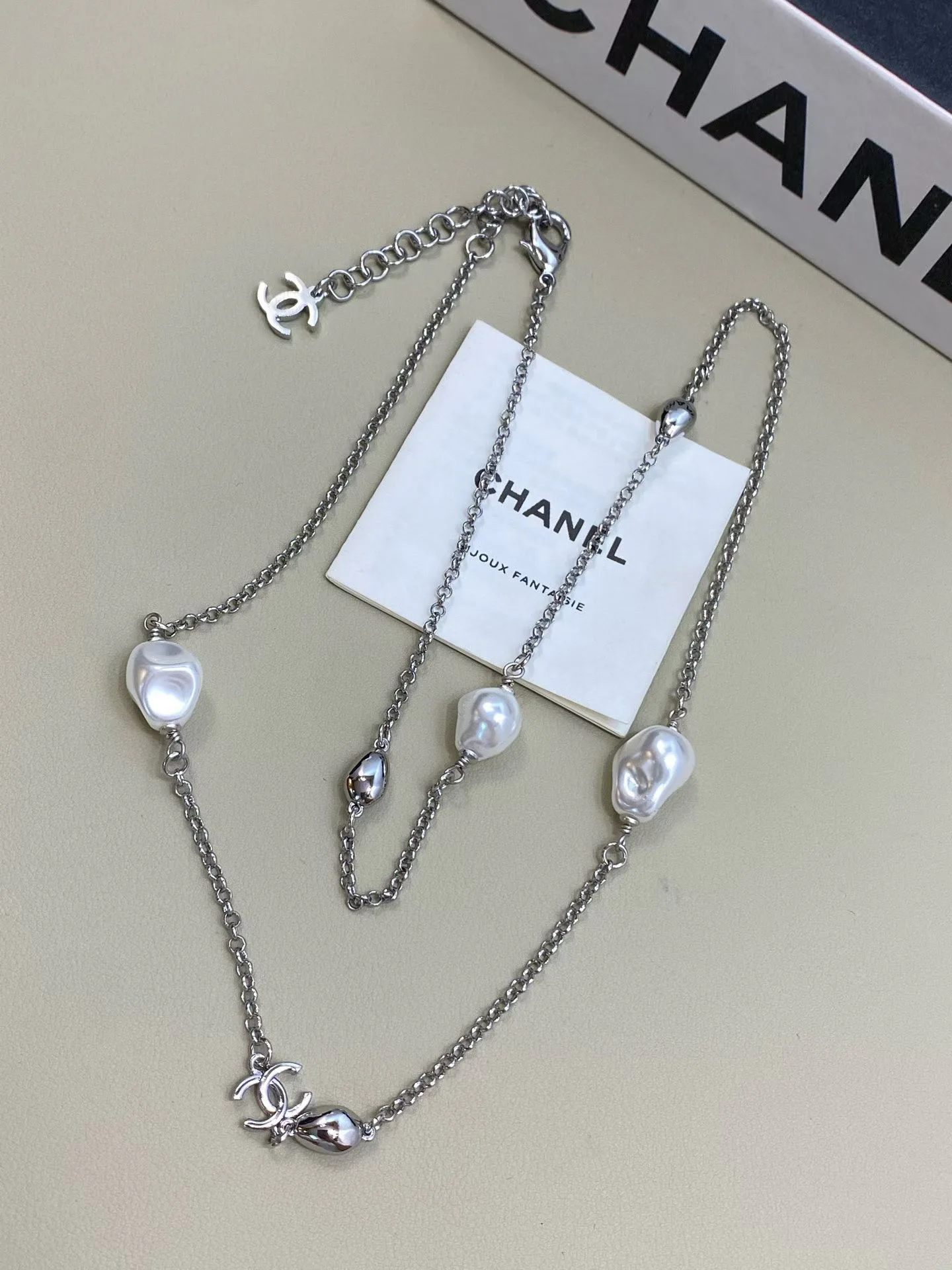 Бижутерия Chanel 18351216