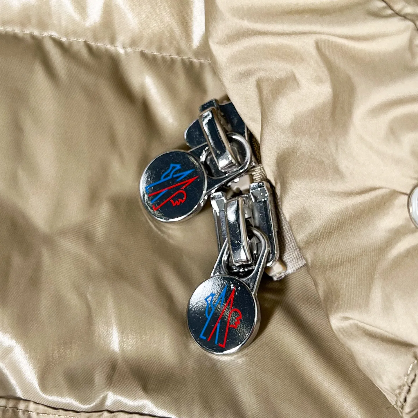 Куртки И Пуховики Женские Moncler 19777219