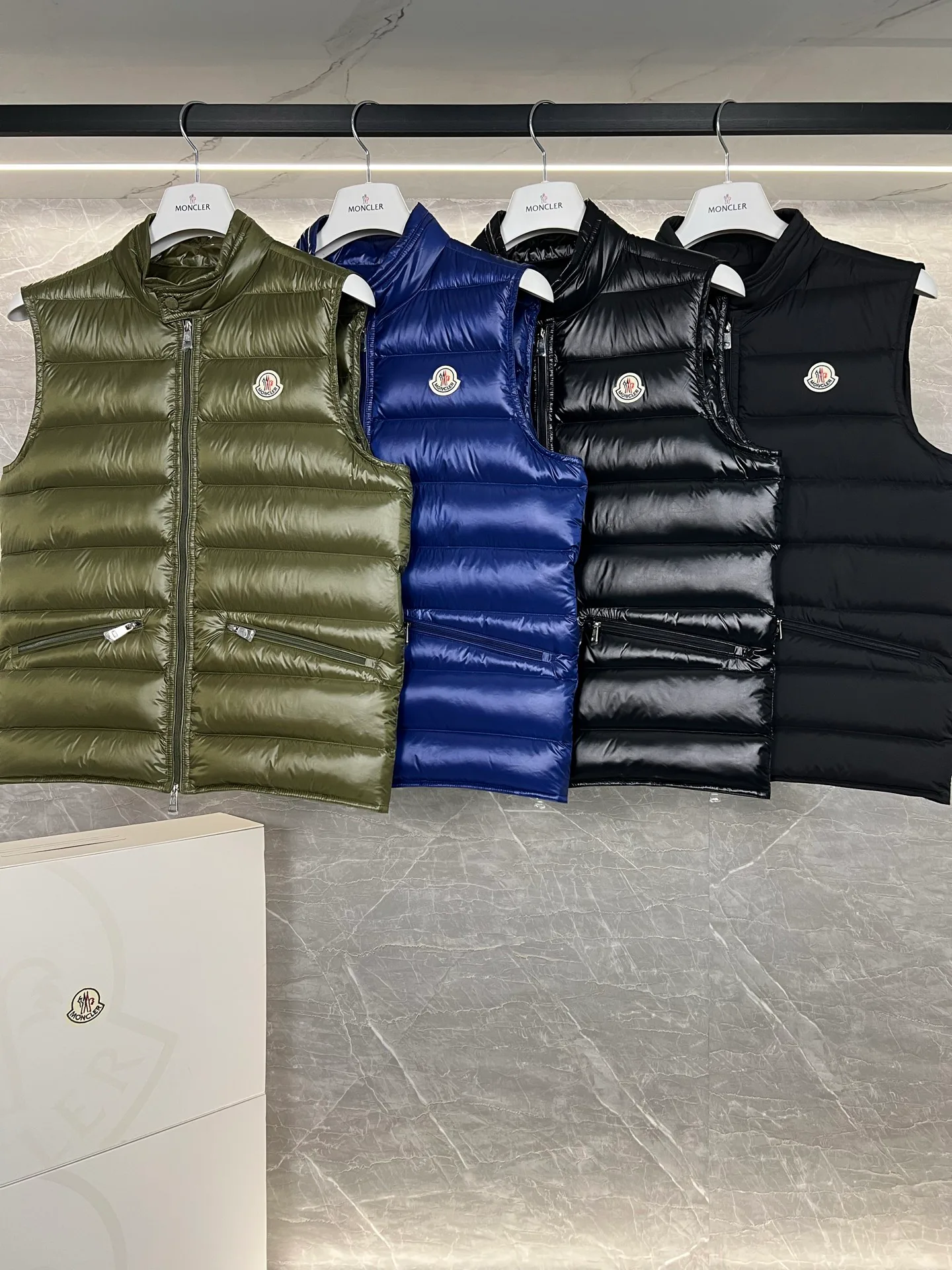 Жилеты Женские Moncler 18111329