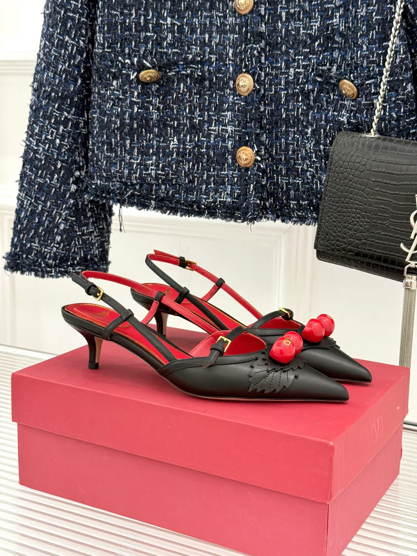 Босоножки Женские Valentino 16973360