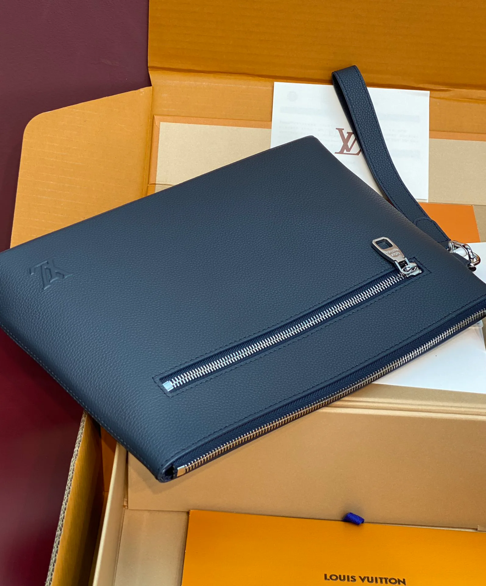 Клатчи Женские Louis Vuitton 1923338