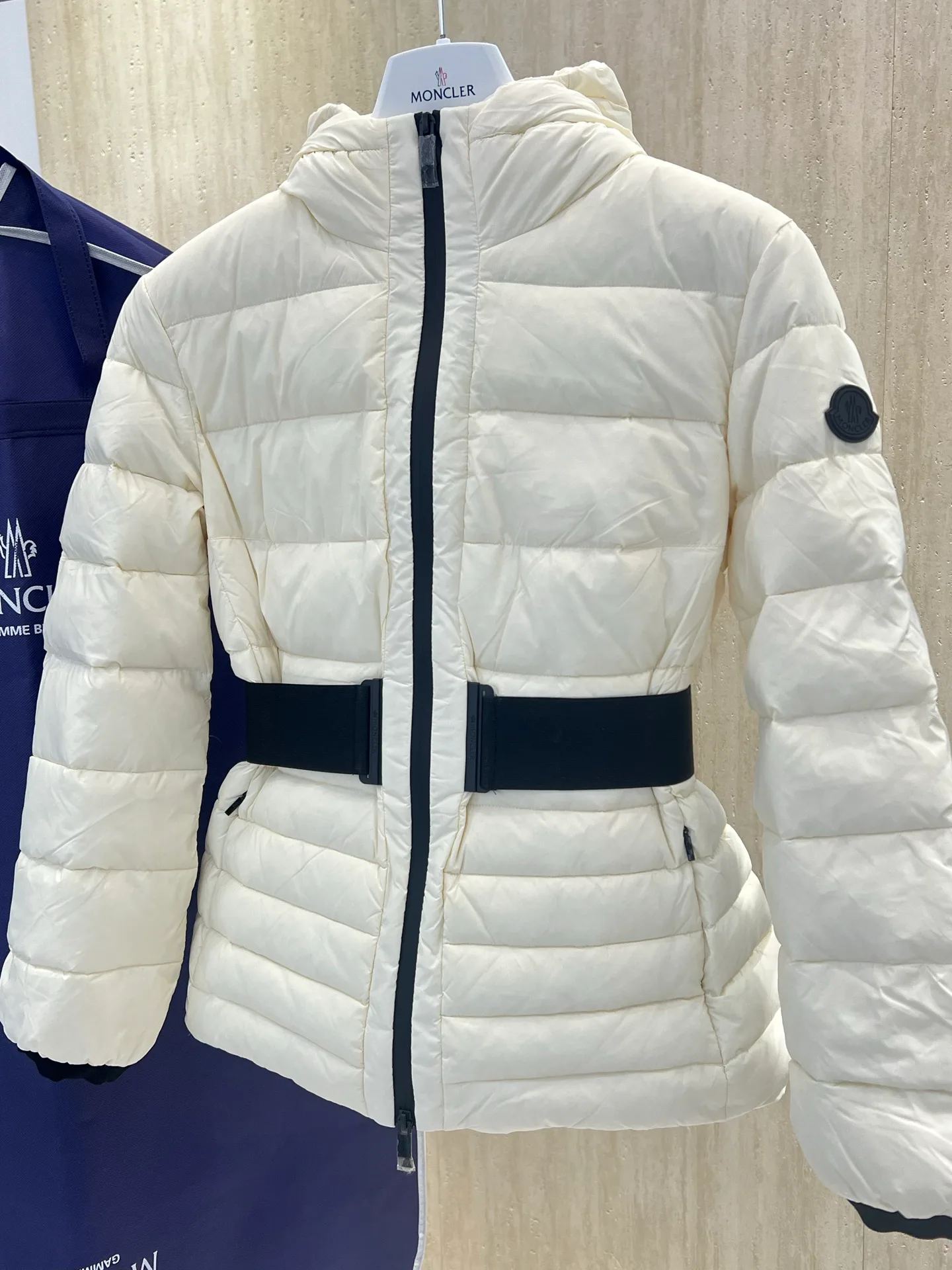 Куртки И Пуховики Женские Moncler 18302919