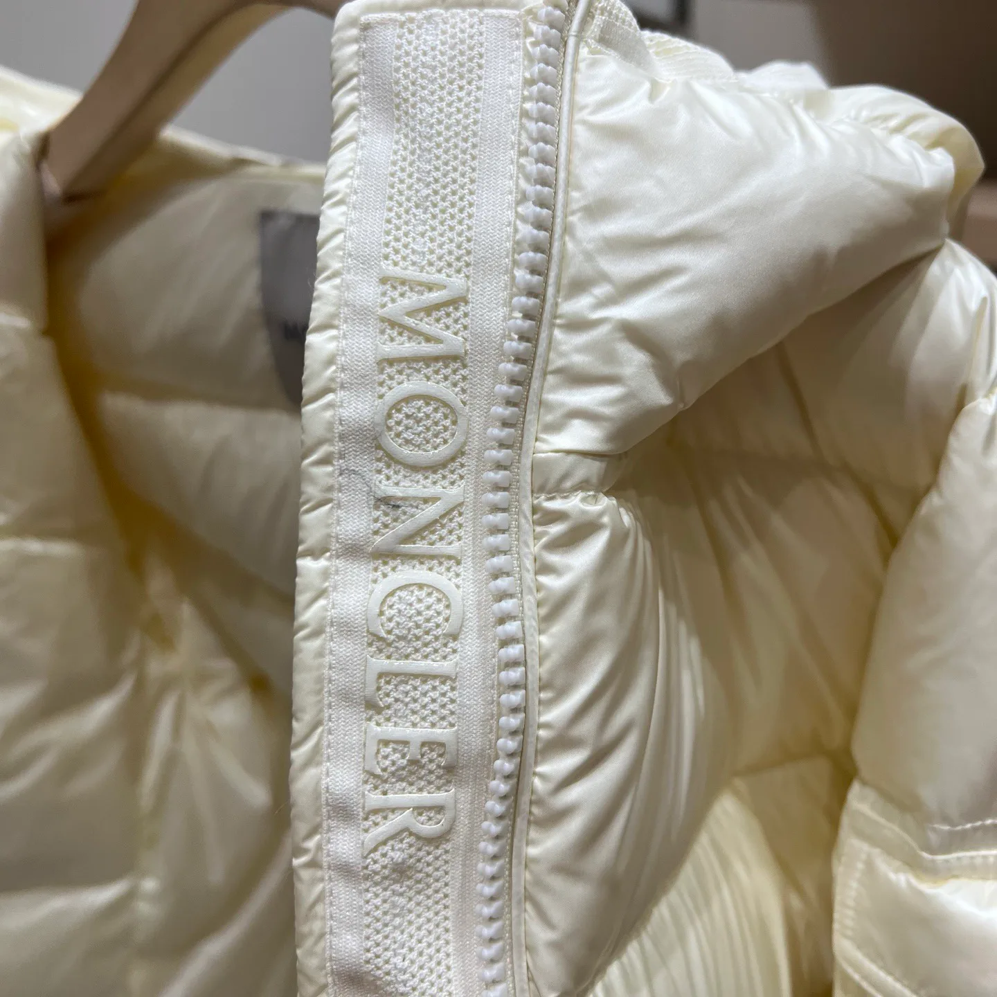 Куртки И Пуховики Женские Moncler 18043628