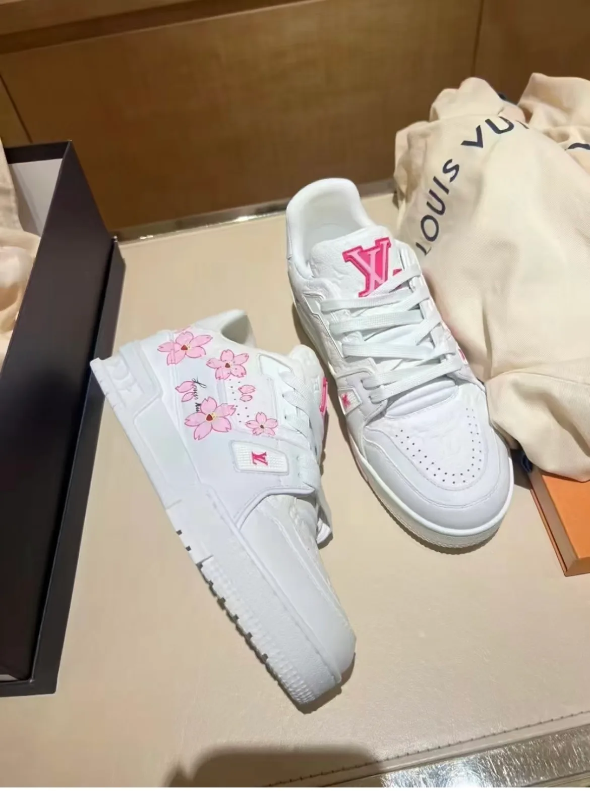 Кроссовки Женские Louis Vuitton 33397