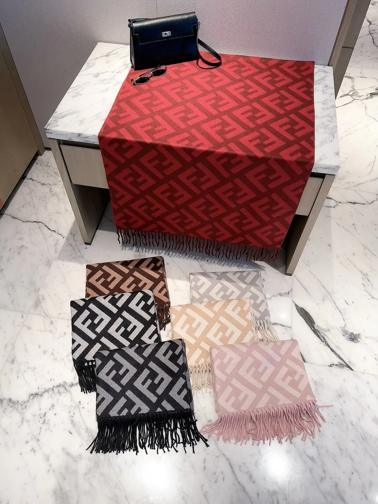Шарфы Fendi 18322533