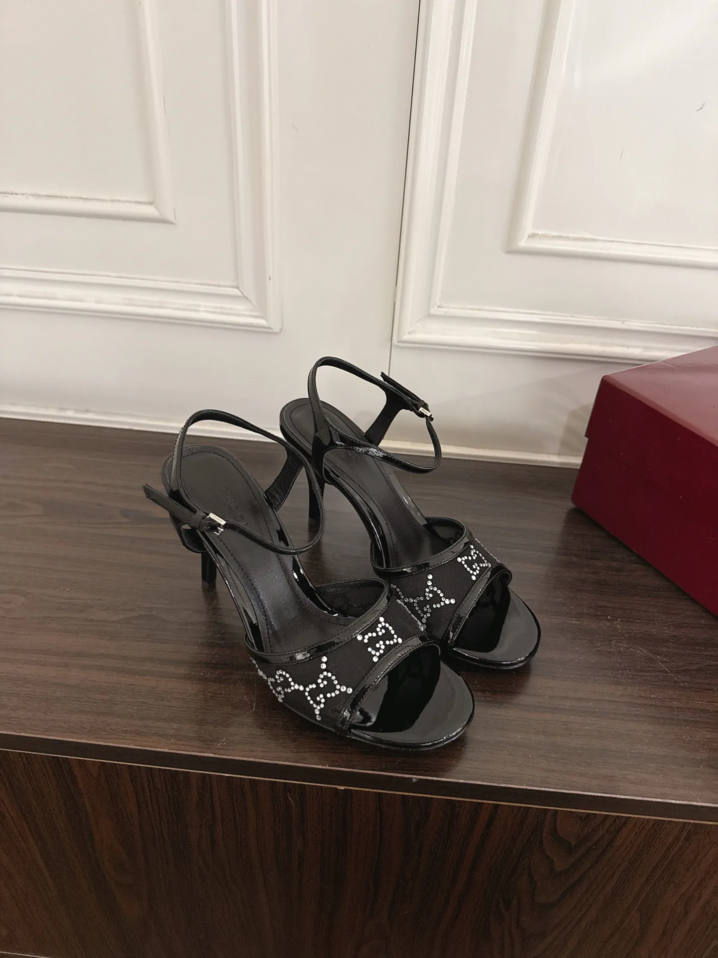Босоножки Женские Gucci 18725868