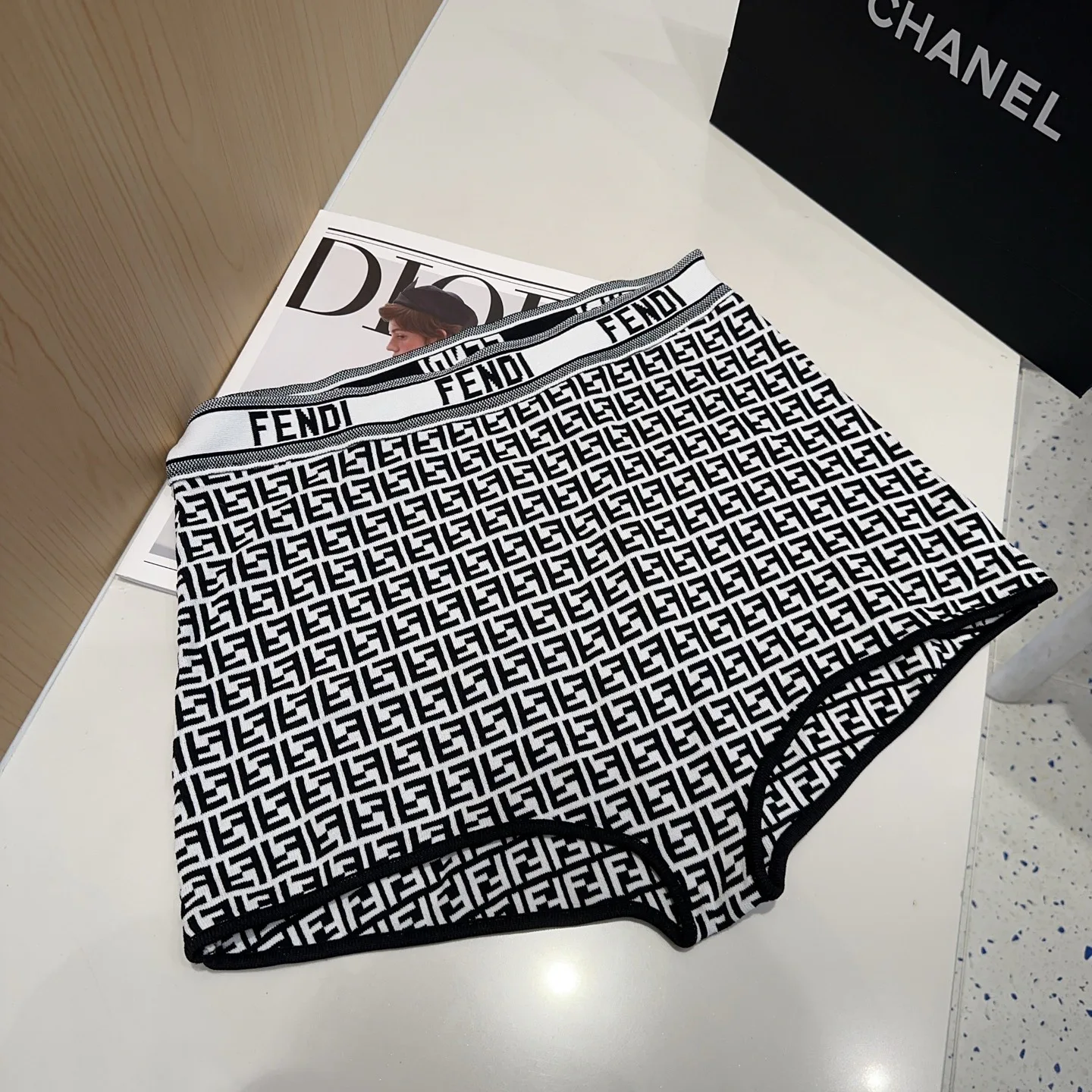 Шорты Женские Fendi 11540