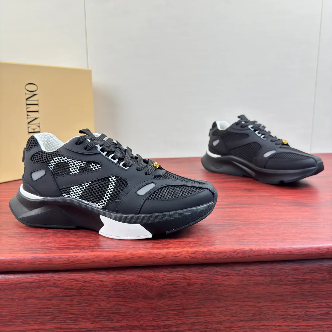 Кроссовки Мужские Valentino 17457773