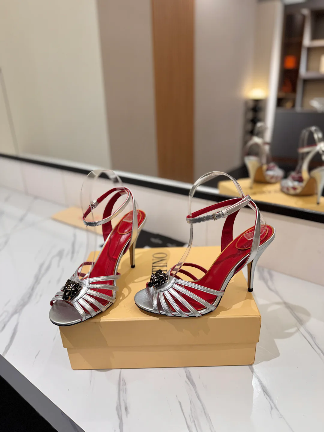 Босоножки Женские Valentino 18764264