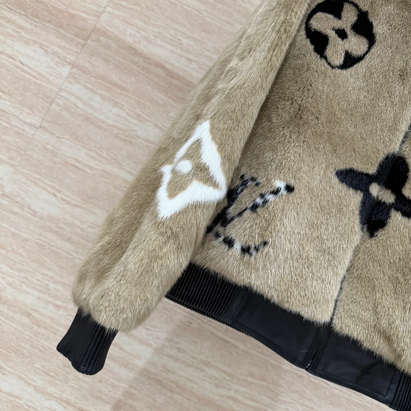 Куртки И Пуховики Женские Louis Vuitton 1061371