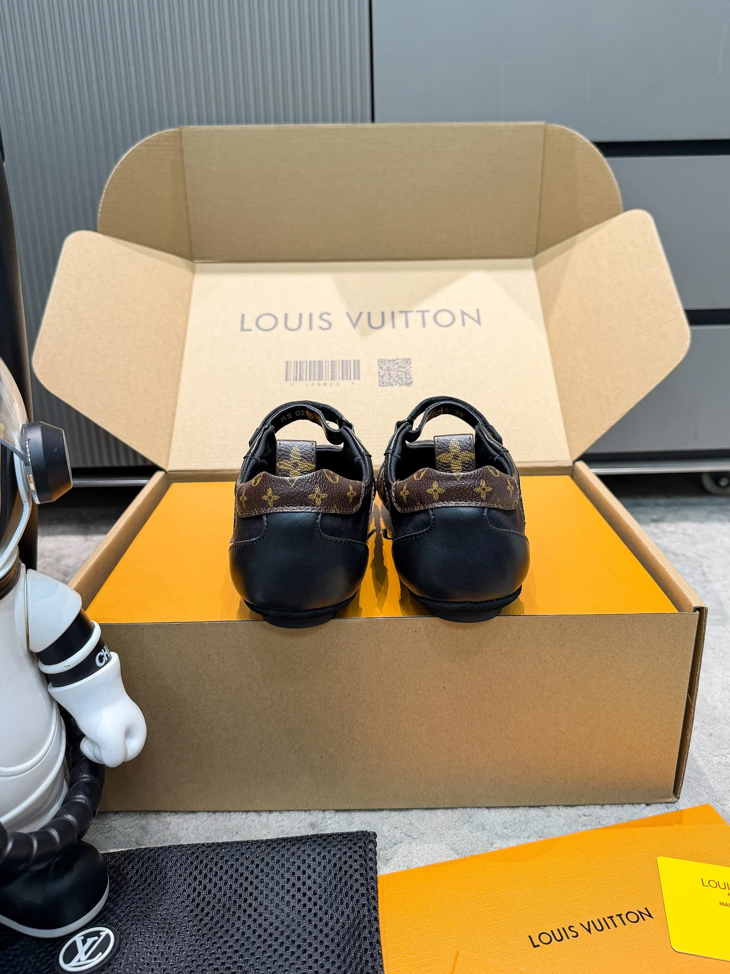 Кроссовки Женские Louis Vuitton 19043352