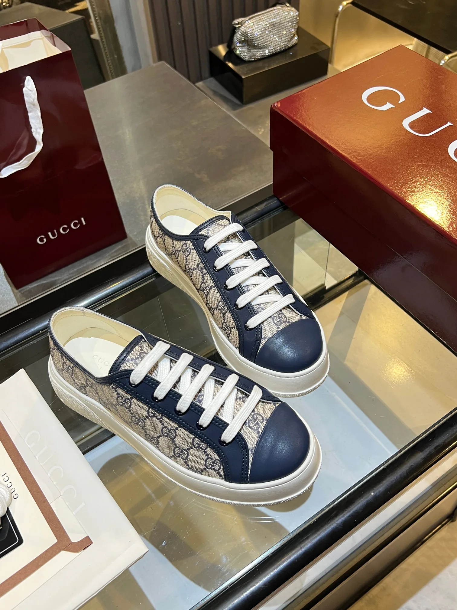 Кроссовки Женские Gucci 18465034