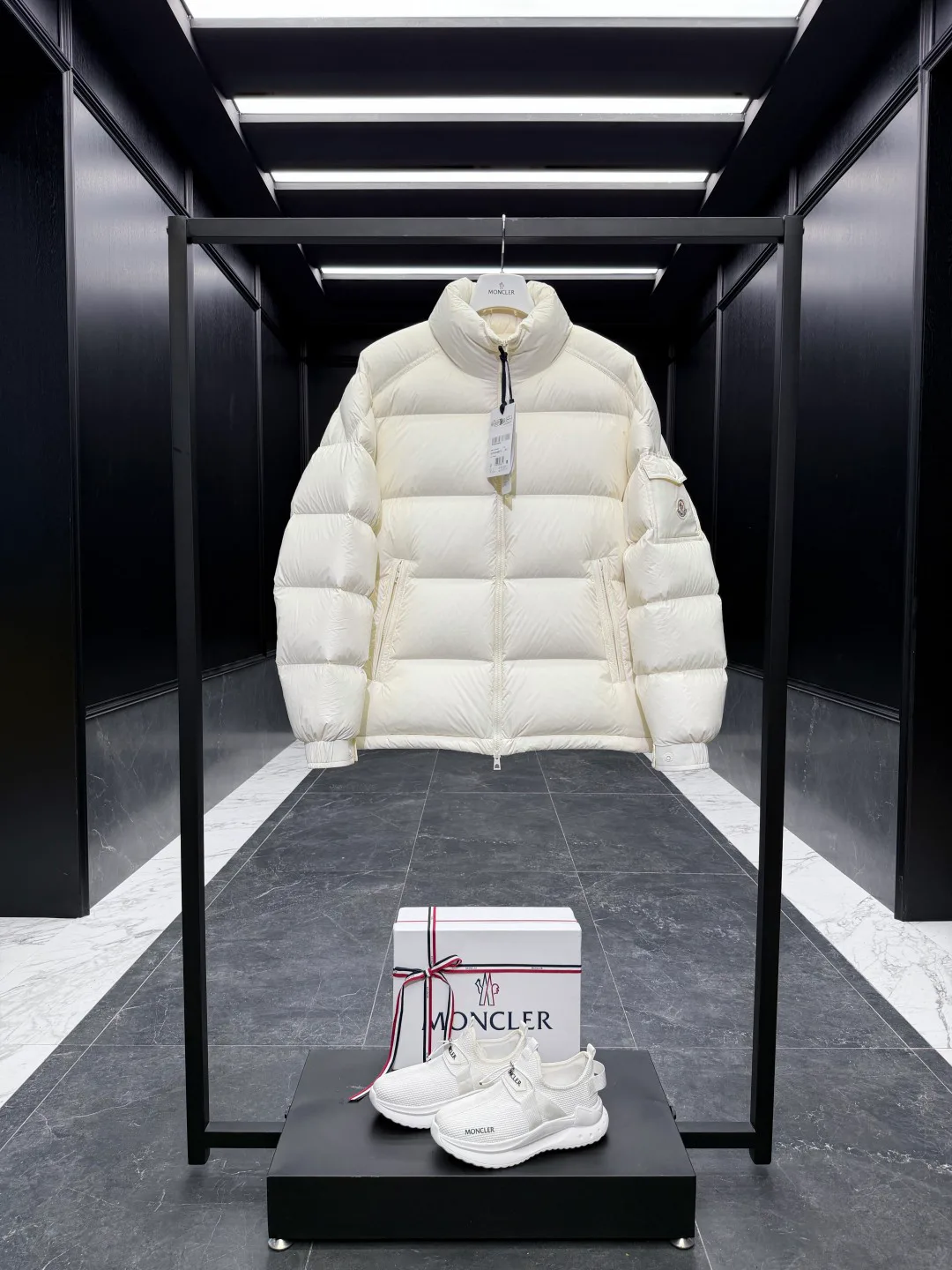 Куртки И Пуховики Мужские Moncler 1749826