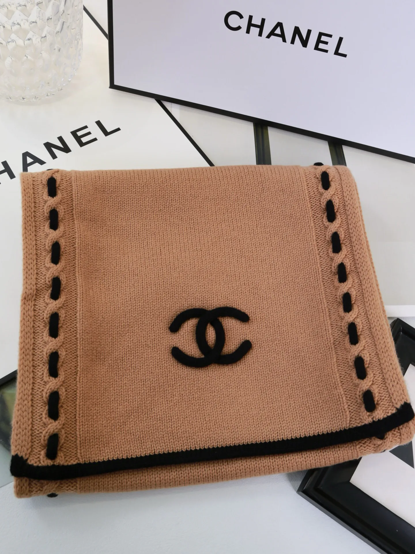 Головные Уборы Chanel 18427045