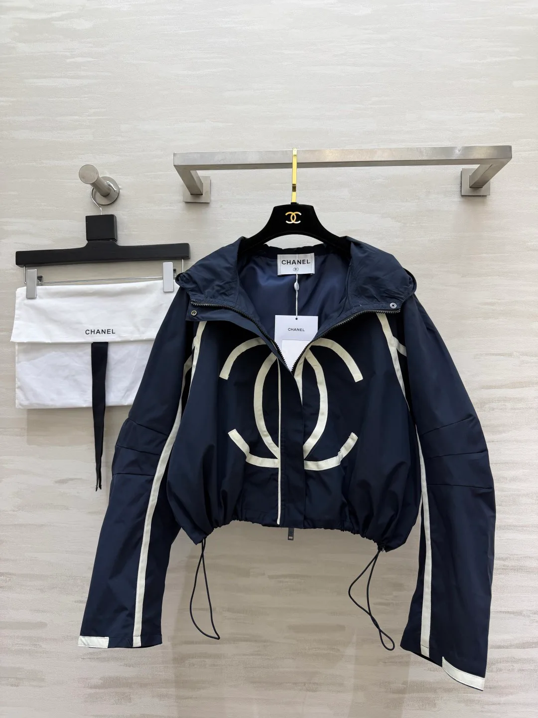 Куртки И Пуховики Женские Chanel 18276691