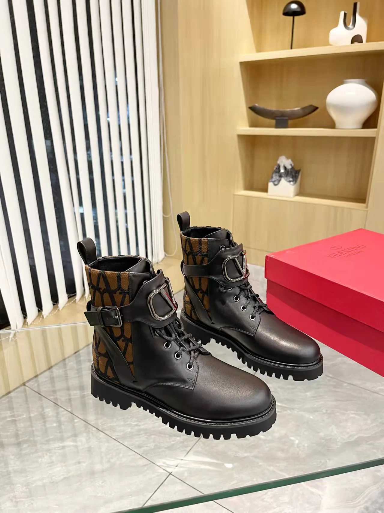 Ботинки Женские Valentino 18616589