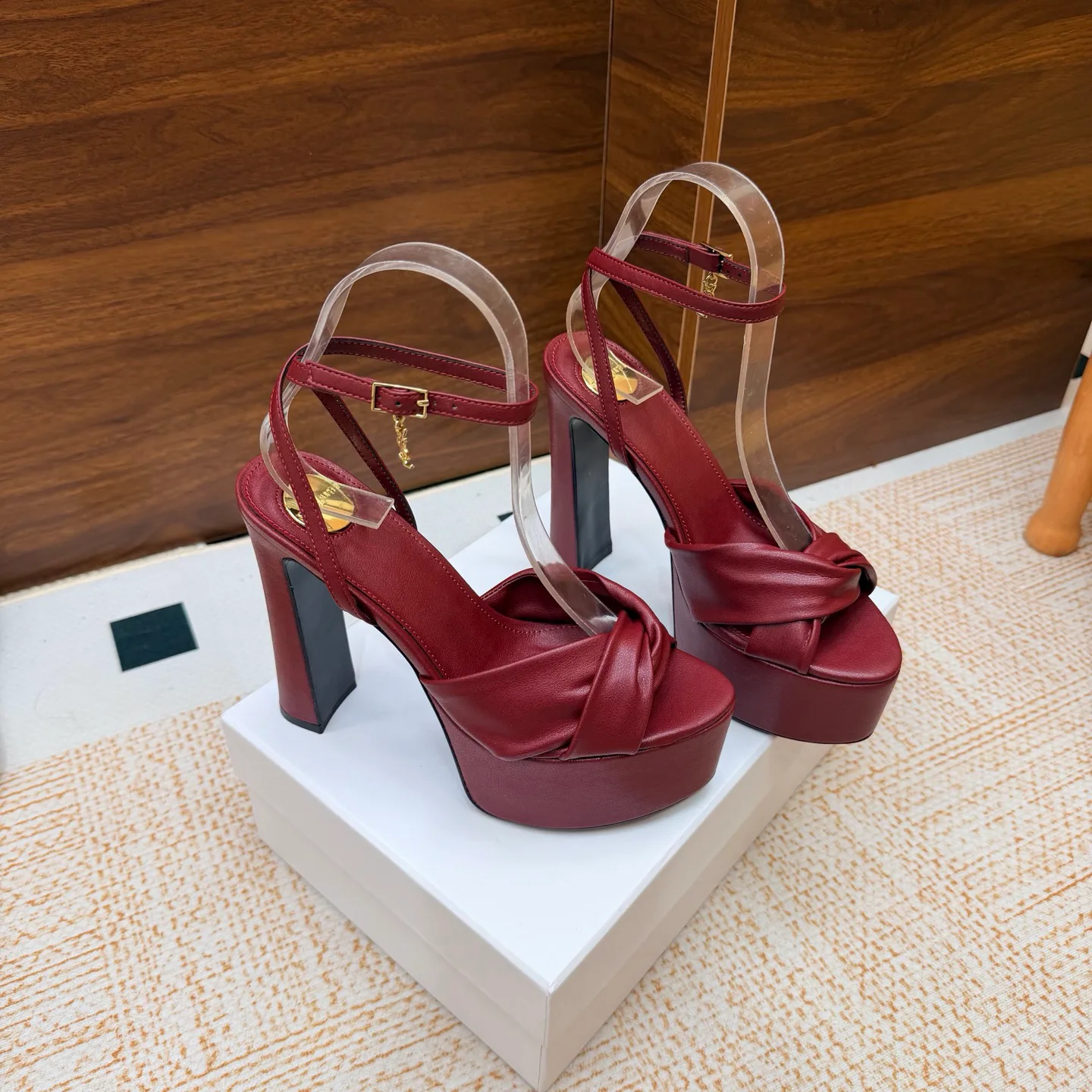 Босоножки Женские Saint Laurent 18104667