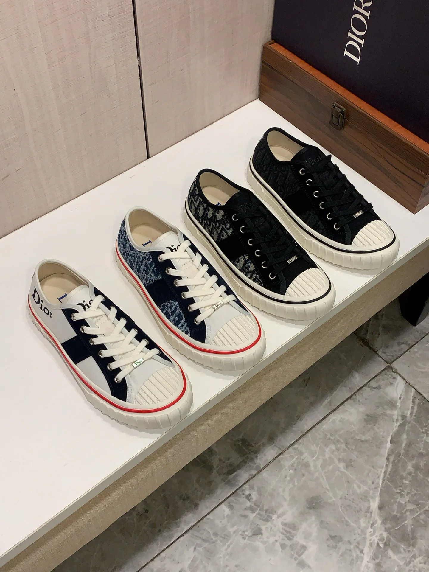 Кроссовки Женские Christian Dior 18247726