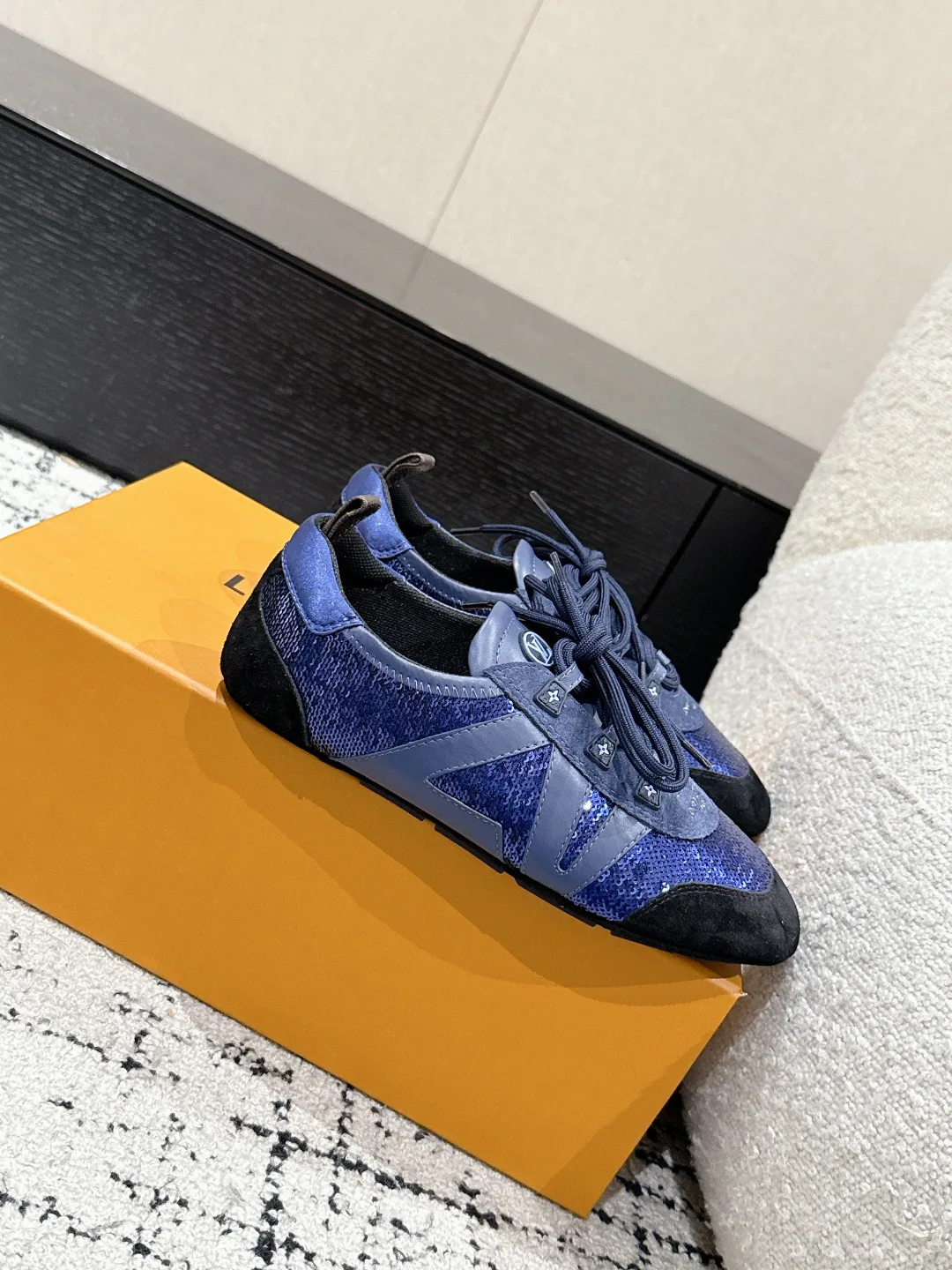 Кроссовки Женские Louis Vuitton 18409734