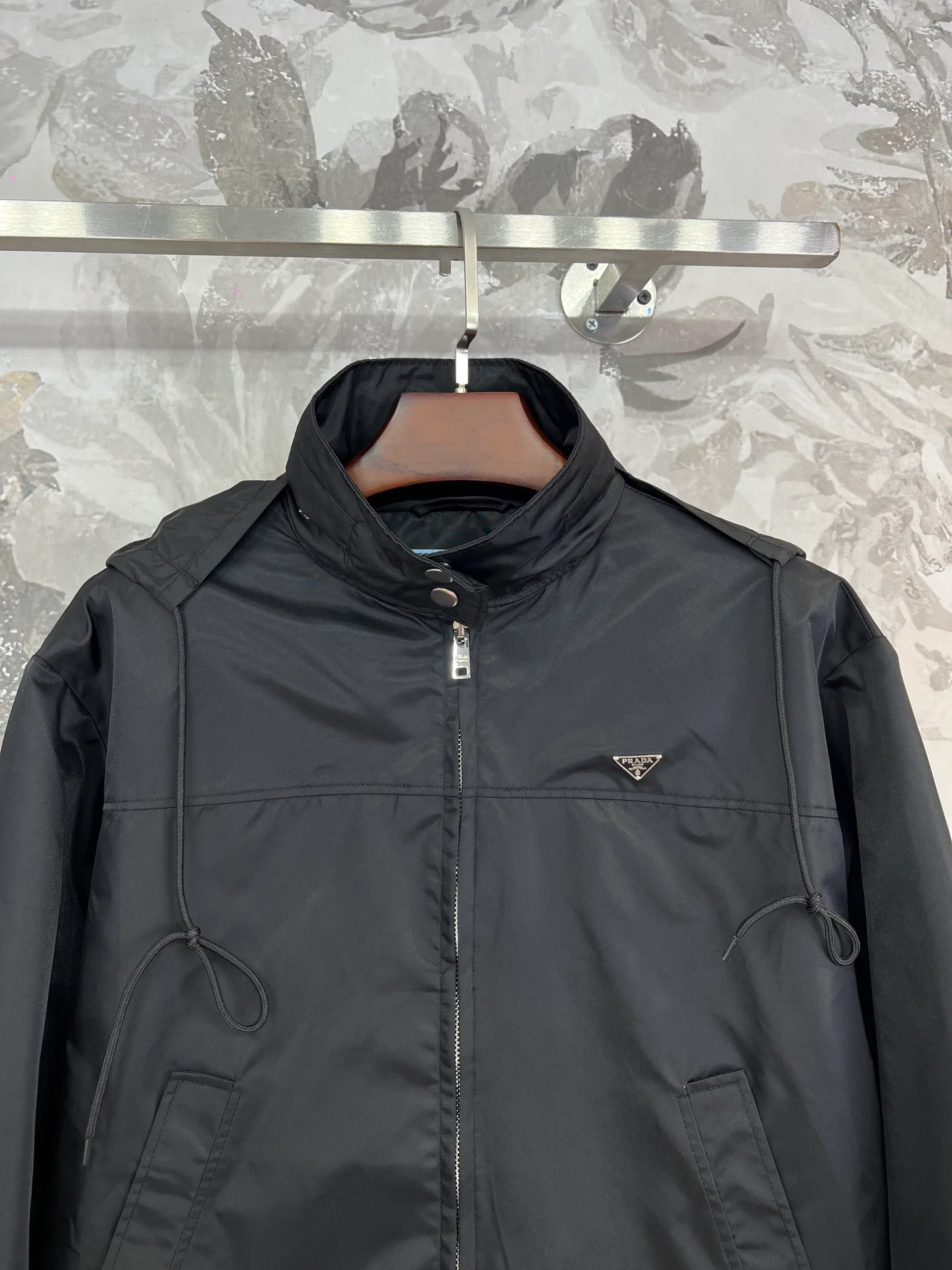 Куртки И Пуховики Женские Prada 18428493