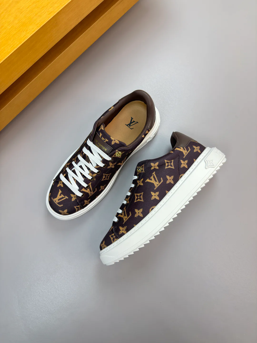 Кроссовки Женские Louis Vuitton 2652662