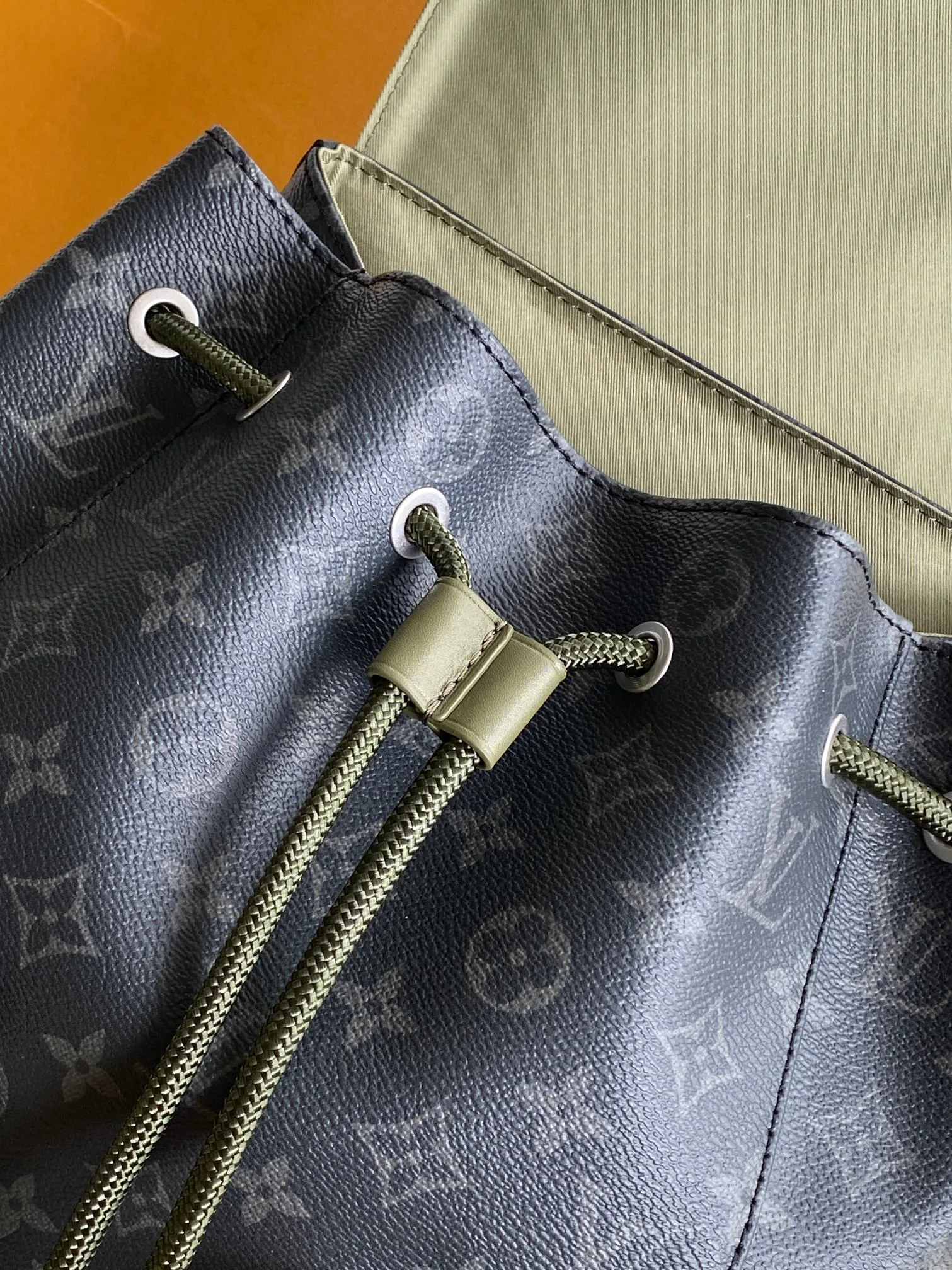 Рюкзаки Женские Louis Vuitton 17483338
