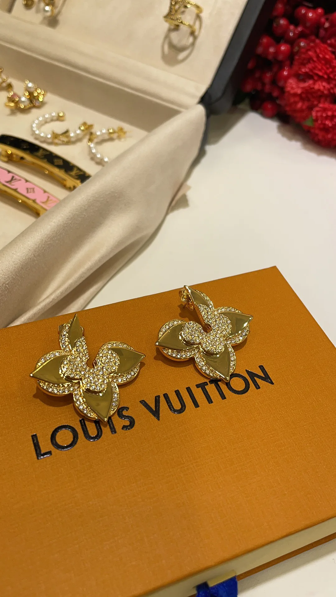 Бижутерия Louis Vuitton 17819349