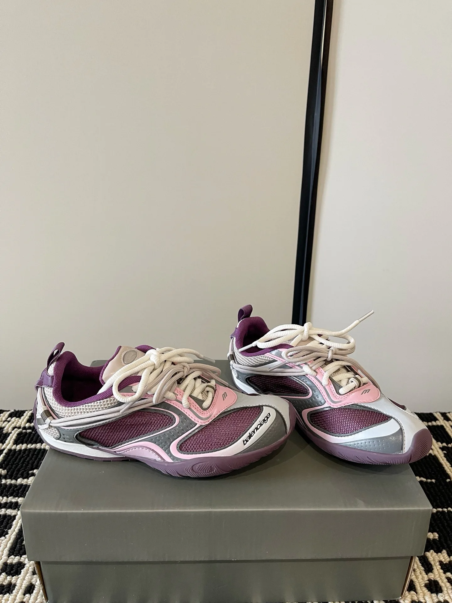 Кроссовки Женские Balenciaga 18386317