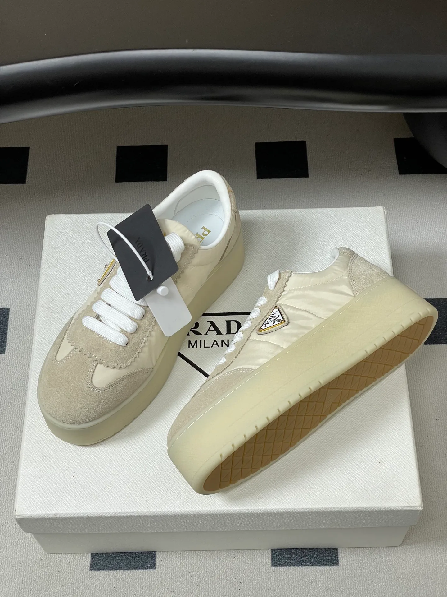 Кроссовки Женские Prada 12810938