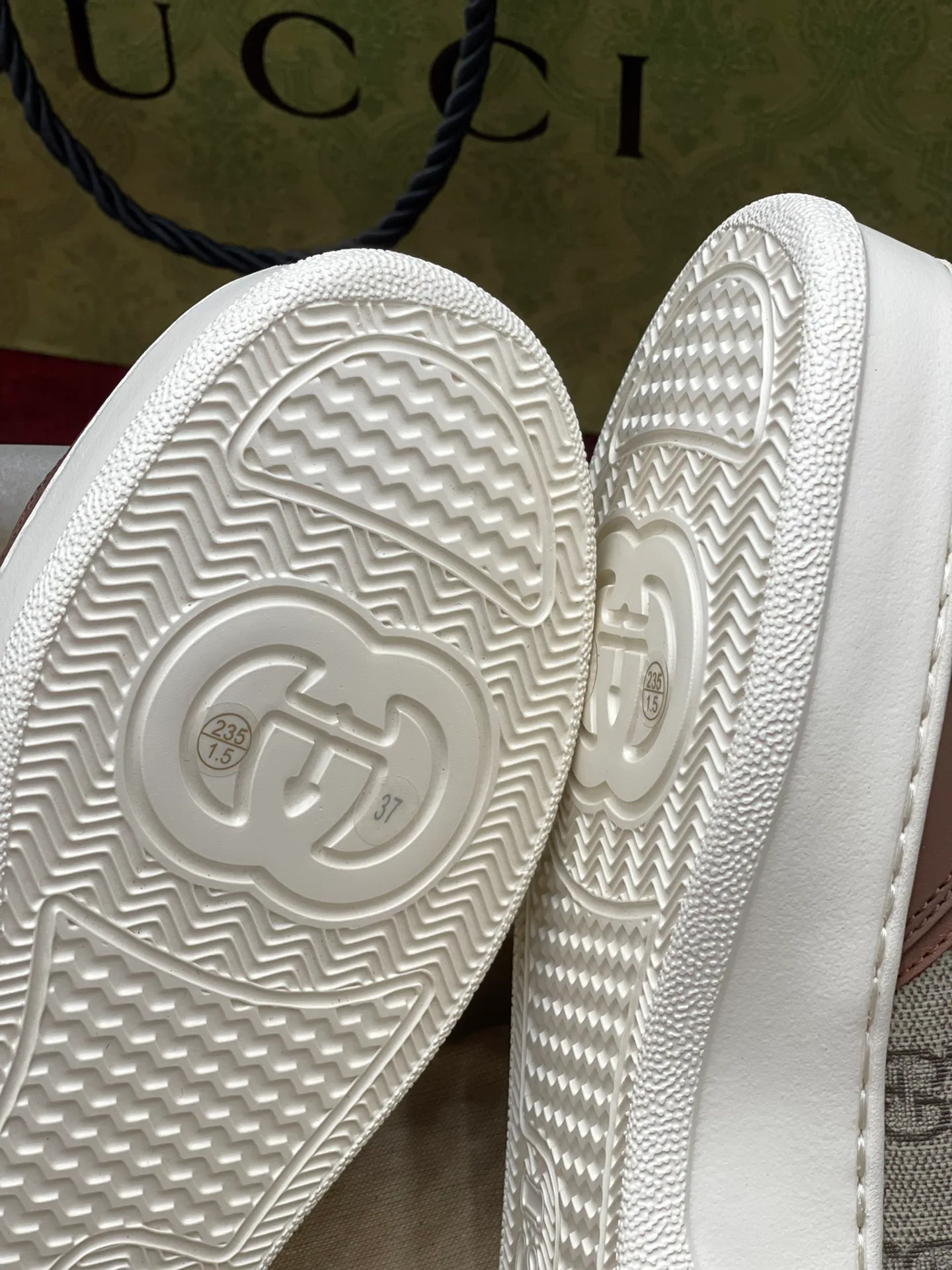 Кроссовки Женские Gucci 18995328