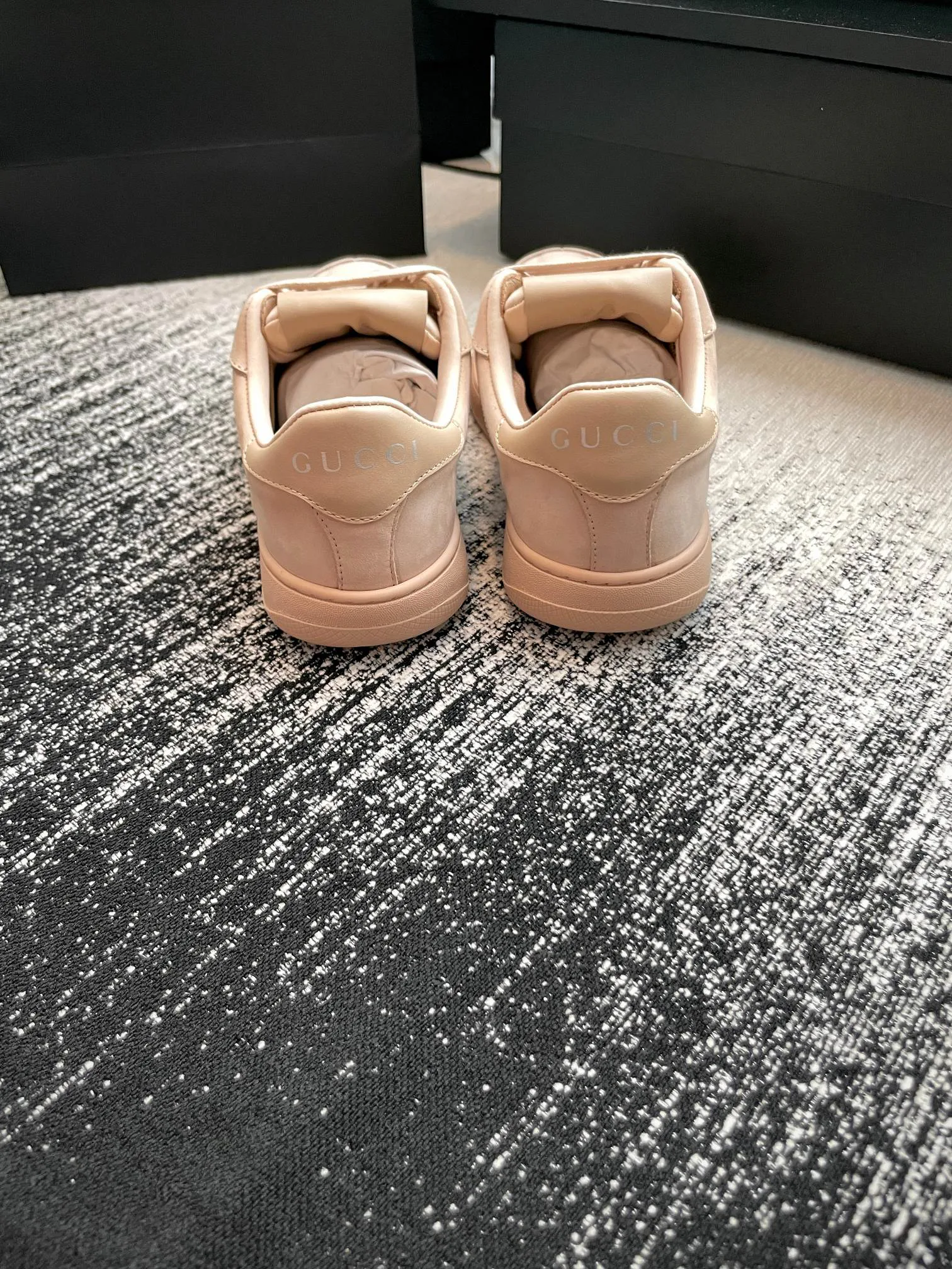 Кроссовки Женские Gucci 18447994